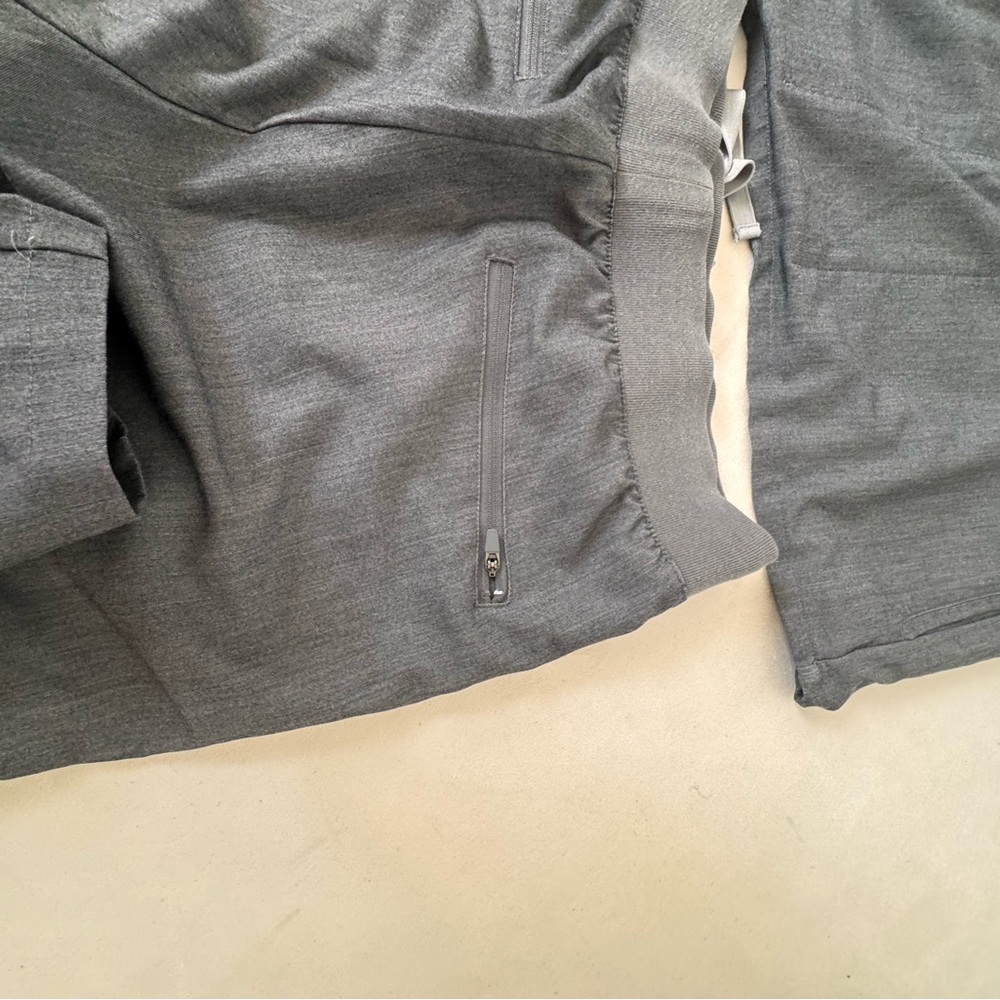 Figs Technical Collection Gray Top - Picture 3 of 10